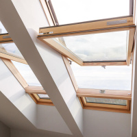 Мансардное окно FAKRO FTP-V U5 Thermo, среднеповоротное